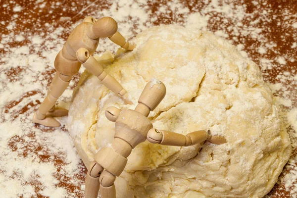 Manekiny są przygotowania ciasta na Boże Narodzenie stollen, Rosja — Zdjęcie stockowe