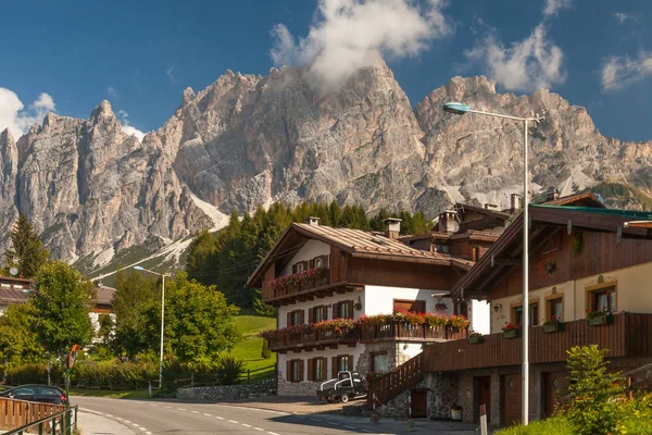 Alrededores de Cortina d 'Ampezzo, Italia — Foto de Stock