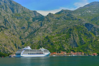 Cruise liner Kotor Koyu'ndaki, Karadağ