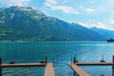 Göl Brienz Gölü, İsviçre iskelede