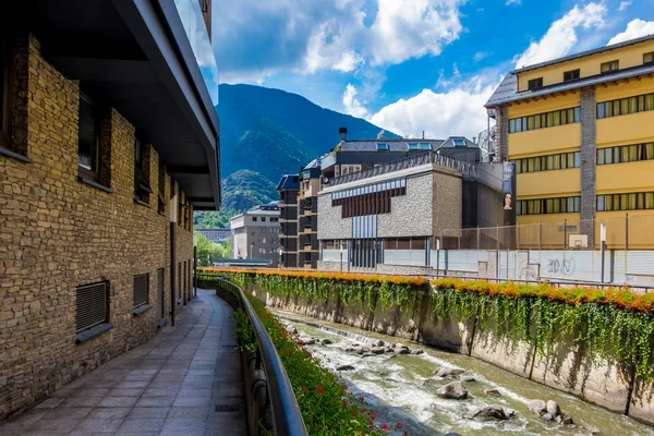 Agosto 2017: Monumento de Andorra La Vella, capital de Andorra . — Foto de Stock