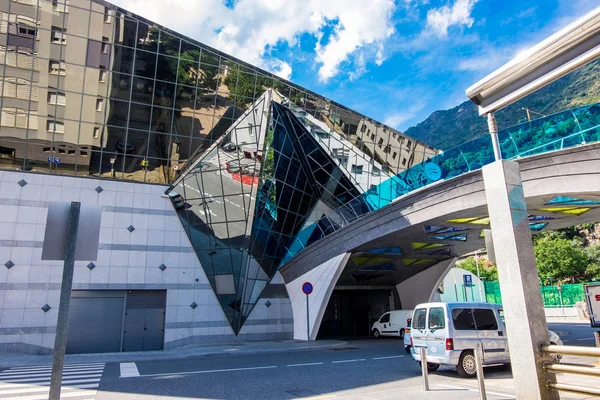 Escaldes, Andorra 'daki Caldea balnesi..