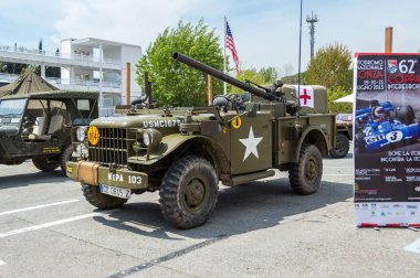 Nisan 2015: Eski bize askeri araçlar devre de Barcelona, Catalonia, İspanya.