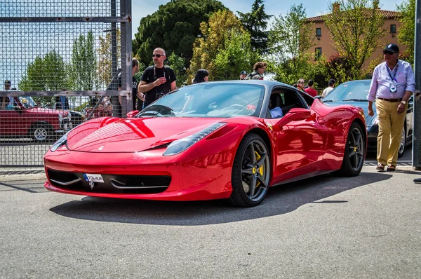 Kwietnia 2015: Ferrari 458 Italia w Circuit de Barcelona, Katalonia, Hiszpania. — Zdjęcie stockowe
