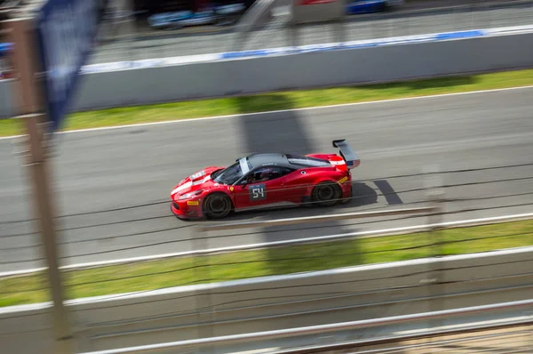 Kwietnia 2015: Ferrari 458 Italia w Circuit de Barcelona, Katalonia, Hiszpania. — Zdjęcie stockowe