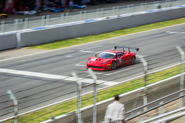 ABRIL 2015: Ferrari 458 Italia GTE in Circuit de Barcelona, Catalunha, Espanha . — Fotografia de Stock