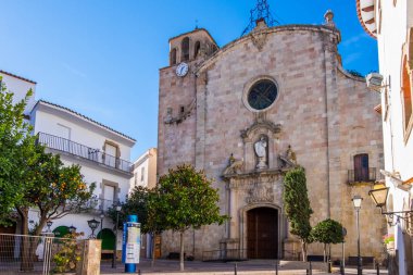 Tossa, Ocak 2017: Tossa de Mar Costa Brava, Catalonia, İspanya katedralde.