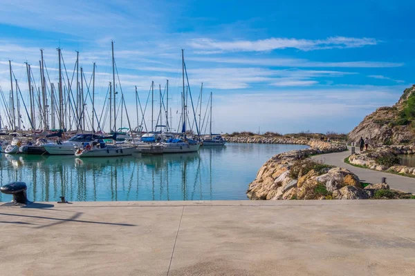 Hafen Port Ginesta in Barcelona, Katalonien, Spanien. — Stockfoto