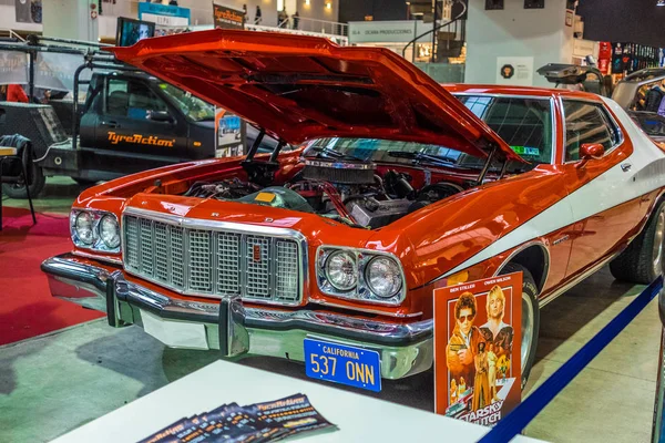 Hospitalet, Spanien - januari 2017: Starsky & Hutch bil i La Farga exposition. — Stockfoto