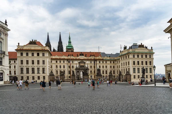 Castelo bairro rua de Praga na República Checa . — Fotografia de Stock