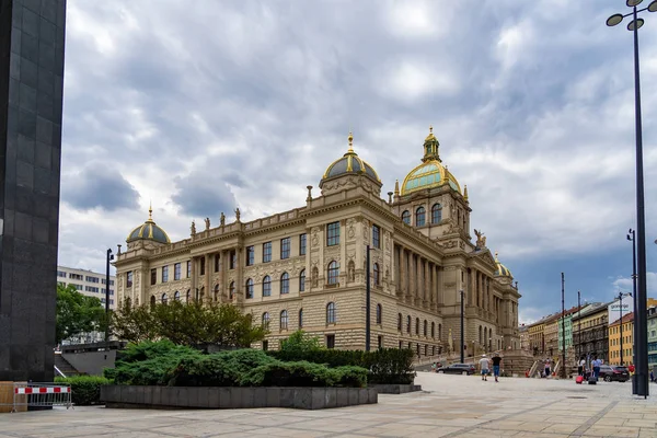 Национальный музей в Праге . — стоковое фото