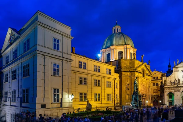 Kościół Franciszka z Asyżu Most Karola Praga w Czechach. — Zdjęcie stockowe
