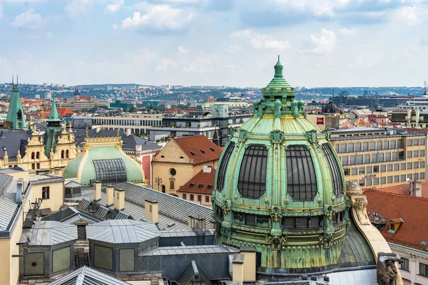 Arquitectura y horizonte histórico de Praga en la República Checa . — Foto de Stock