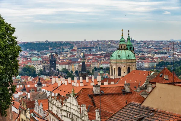 Skyline från Slottet Arkitektur och landmärke i Prag i Tjeckien — Stockfoto