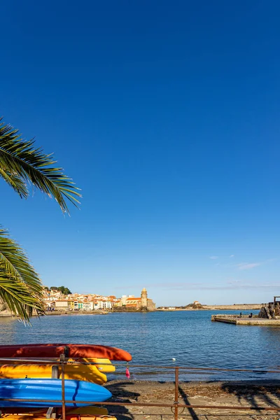 Altstadt von Collioure, Frankreich, ein beliebter Urlaubsort am Mittelmeer. — Stockfoto
