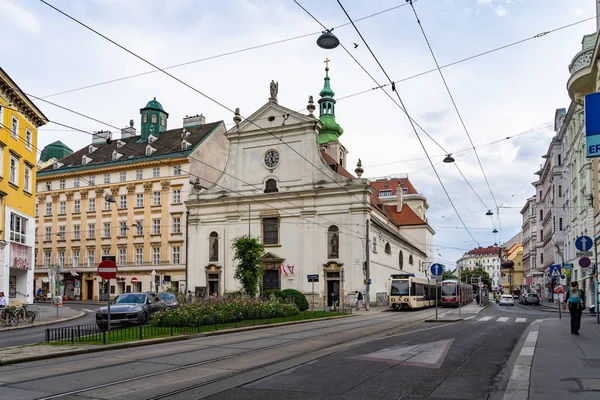 Slavná ulice ve Vídni, Rakousko. — Stock fotografie