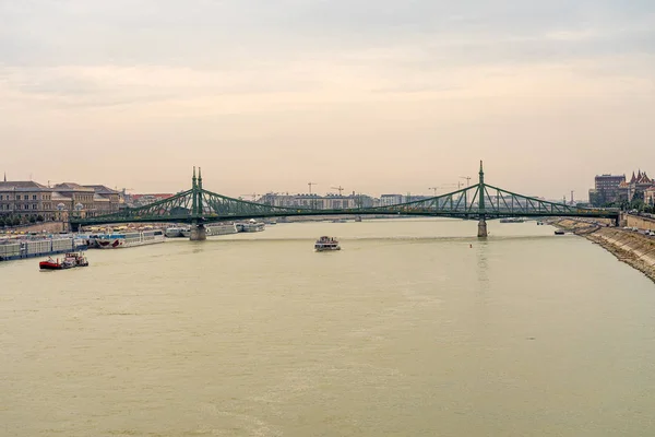 Ponte Szabadsag em Budapeste, Hungria . — Fotografia de Stock