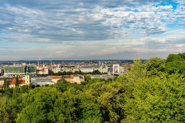 Panorama stadtblick in budapest, ungarisch. — Stockfoto