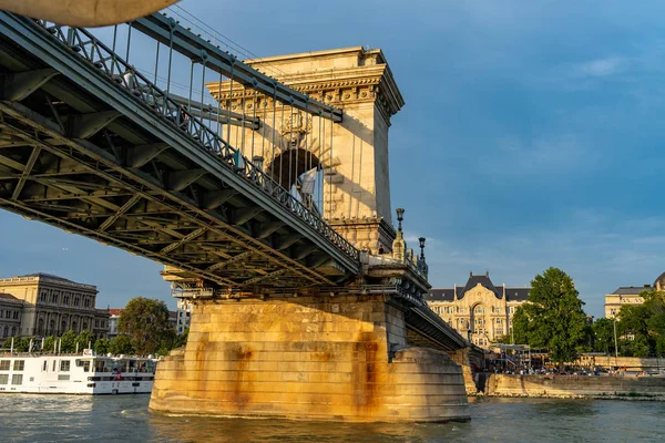 Szechenyi hängbron i Budapest, Ungern. — Stockfoto