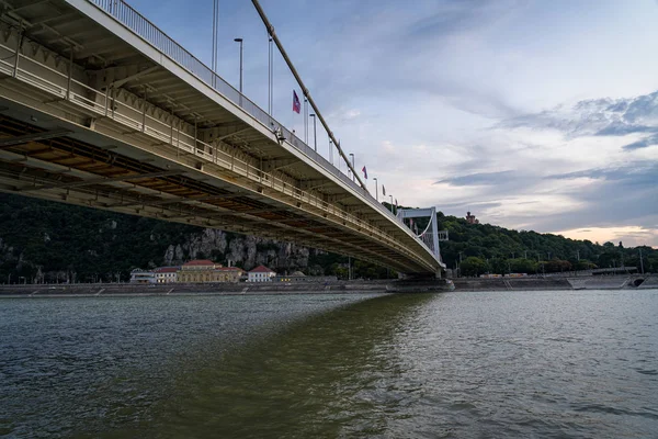 Elisabeth bro i Budapest, Ungern. — Stockfoto