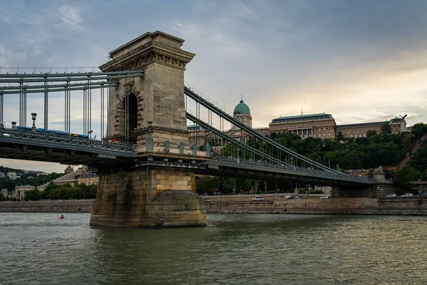 Szechenyi hängbron i Budapest, Ungern. — Stockfoto