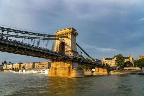 Puente de la Cadena Szechenyi en Budapest, Hungría . — Foto de Stock