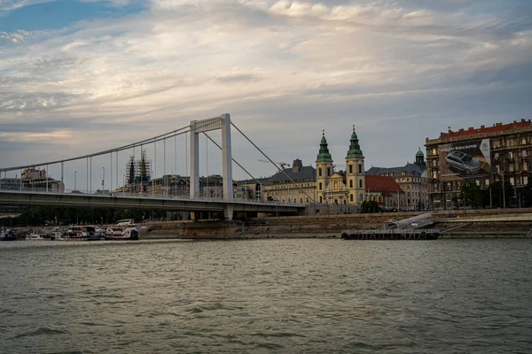 Elisabeth bro i Budapest, Ungern. — Stockfoto