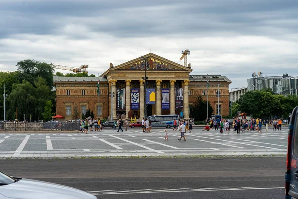 Paleis van de Kunst in Boedapest, Hongarije. — Stockfoto