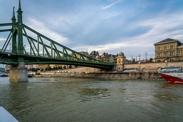 Szabadsag-bron i Budapest, Ungern. — Stockfoto