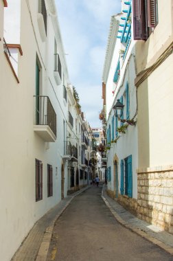 Barselona 'da Sitges tipik sokak Landmark, Katalonya, Ispanya.