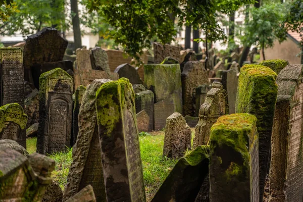 Old Jewish Cemetery Prague in Czech Republic. — Stock Photo, Image