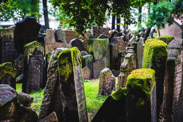 Old Jewish Cemetery Prague in Czech Republic. — Stock Photo, Image