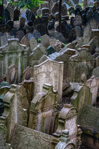 Old Jewish Cemetery Prague in Czech Republic. — Stock Photo, Image