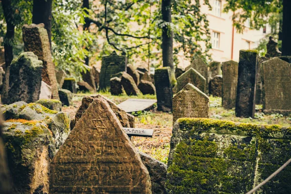 Old Jewish Cemetery Prague in Czech Republic. — Stock Photo, Image