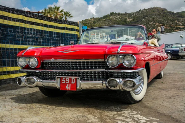 旧车凯迪拉克1950年可转换红色 — 图库照片