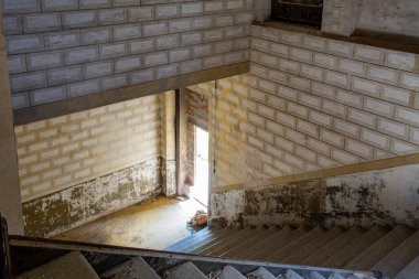 Terk edilmiş ve Katalonya 'da eski bir ev.