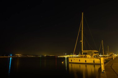 Estartit, Girona, Katalonya, İspanya 'da yatlar ve yelkenliler