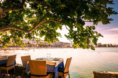 İspanya, Castellon 'daki Peniscola kalesi ve kasabası