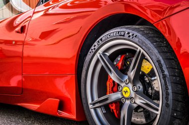 Ferrari 458 süper araba Katalonya, İspanya 'daki Circuit de Barcelona Katalunya' ya park edildi..