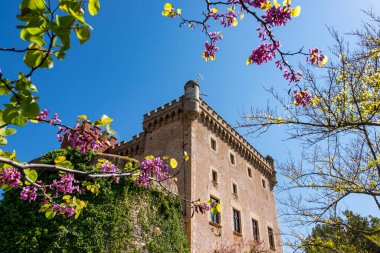 Barselona, Katalonya, İspanya 'daki şatoyu terk ediyor.
