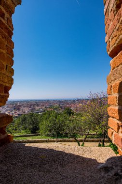 Barselona, Katalonya, İspanya 'daki şatoyu terk ediyor.