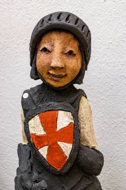 Tarragona, Katalonya, İspanya 'daki Montblanc köyünde Tipik Sant Jordi hediyesi