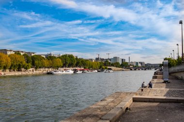 Paris, Fransa 'da Seine nehri manzarası.