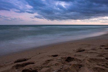 Castelldefels, Katalonya, İspanya sahilinde gün batımı