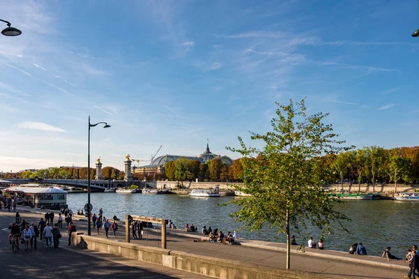 法国巴黎Grand Palais和Pont Alexandre Iii — 图库照片