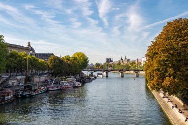 Fransa, Paris 'te Pont des Arts köprüsü.
