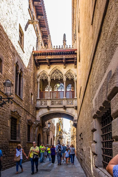 stock image Narrow Bisbe street Carrer del Bisbe in gothic quarter, Barcelona, Catalonia, Spain