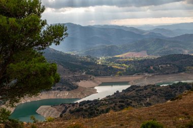 Katalonya, İspanya 'daki Siurana köyünün panoramik manzarası.