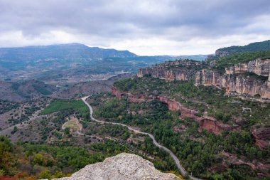 Katalonya, İspanya 'daki Siurana köyünün panoramik manzarası.