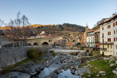 İspanya 'nın Gerona kentindeki Ortaçağ Köprüsü